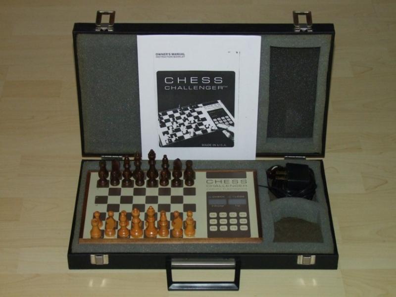 Der erste Schachcomputer auf der Welt:                        der Chess Challenger 1 mit vertauschte