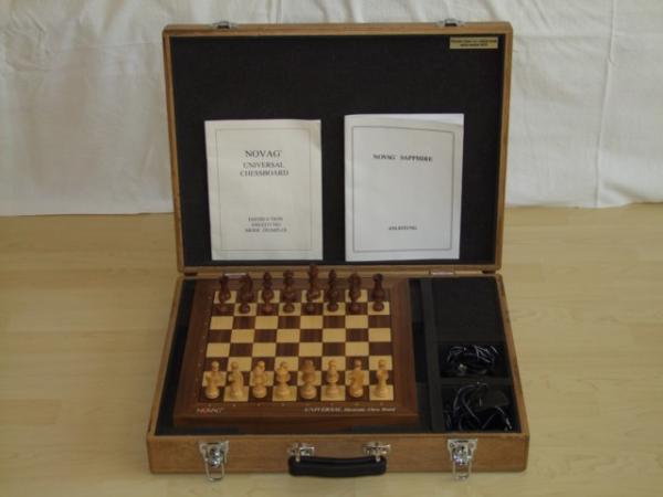 Phoenix Koffer mit Universal Chess Board (Sapphire I ist unter dem Brett verstaut)